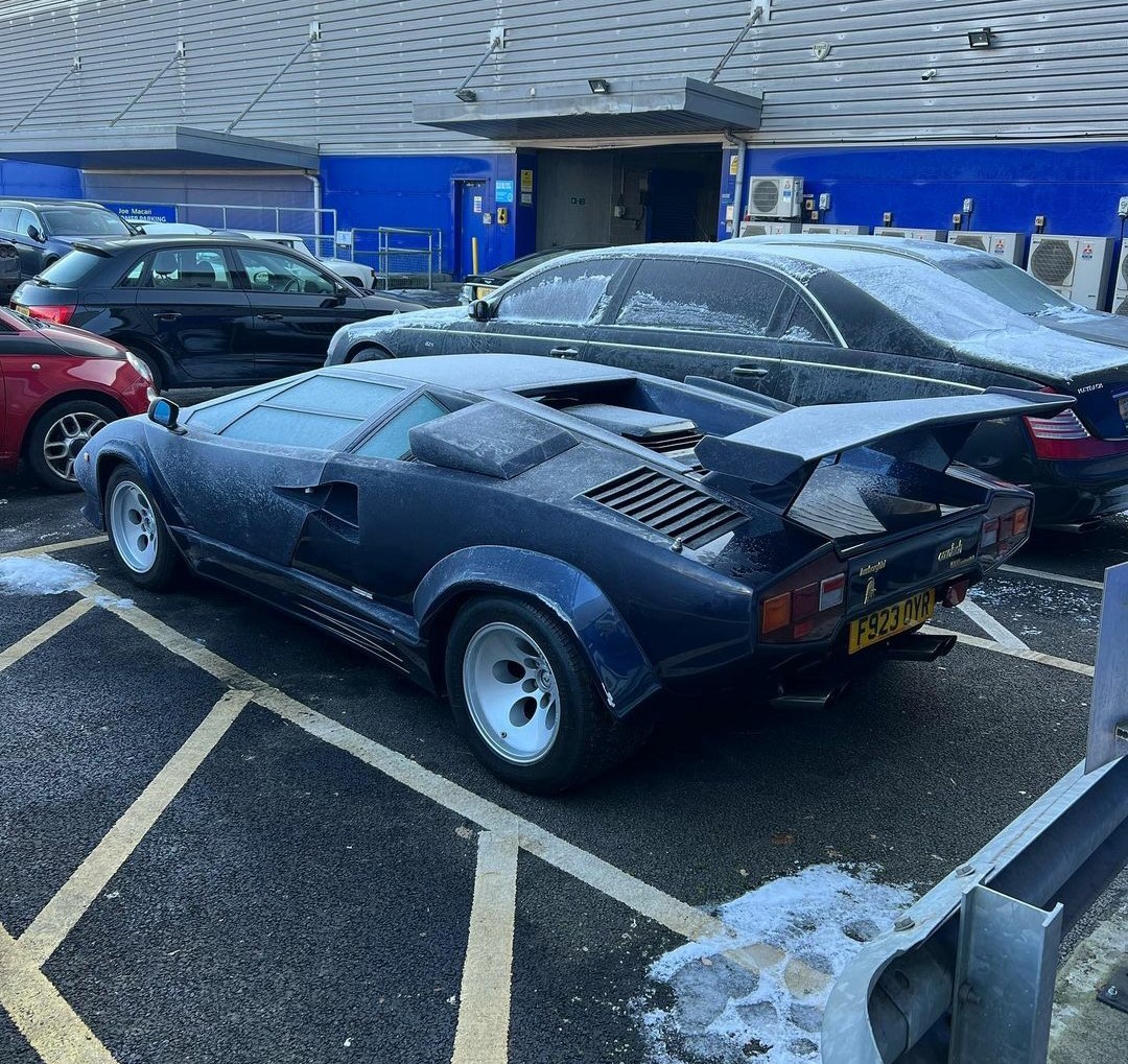 LamboCIub's tweet photo. Countach https://t.co/fEVp5In1bN