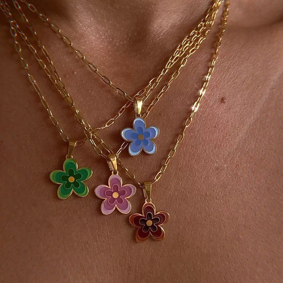 300moods's tweet photo. daisy flower necklace https://t.co/4MDb4sFMch
