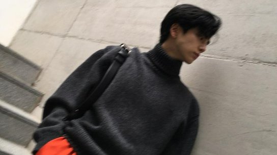 YHOONLOOKS's tweet photo. hot boy younghoon https://t.co/cIUflHFwQP