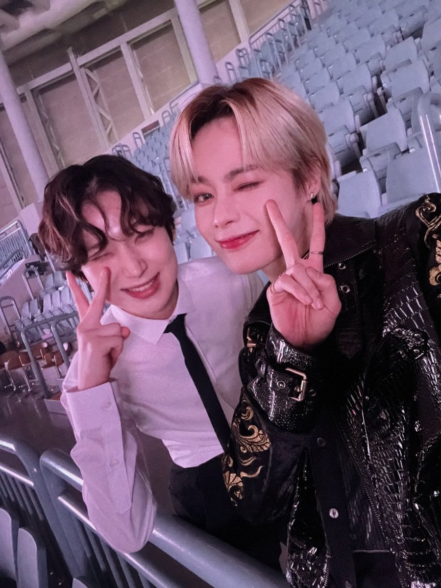 blckpnksn's tweet image. OMG HANBIN AND SUNOO SELCAS 😭❤