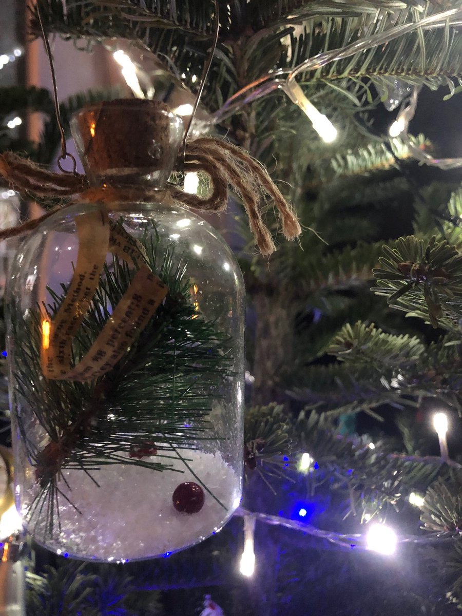 La Direction de l'Enseignement à Distance vous souhaite de très belles fêtes de fin d'année !✨