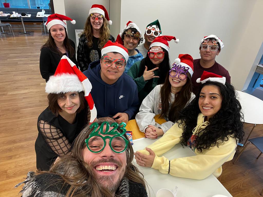 Happy Holidays from our team to yours! 👩‍🔬🔬🎉🎁