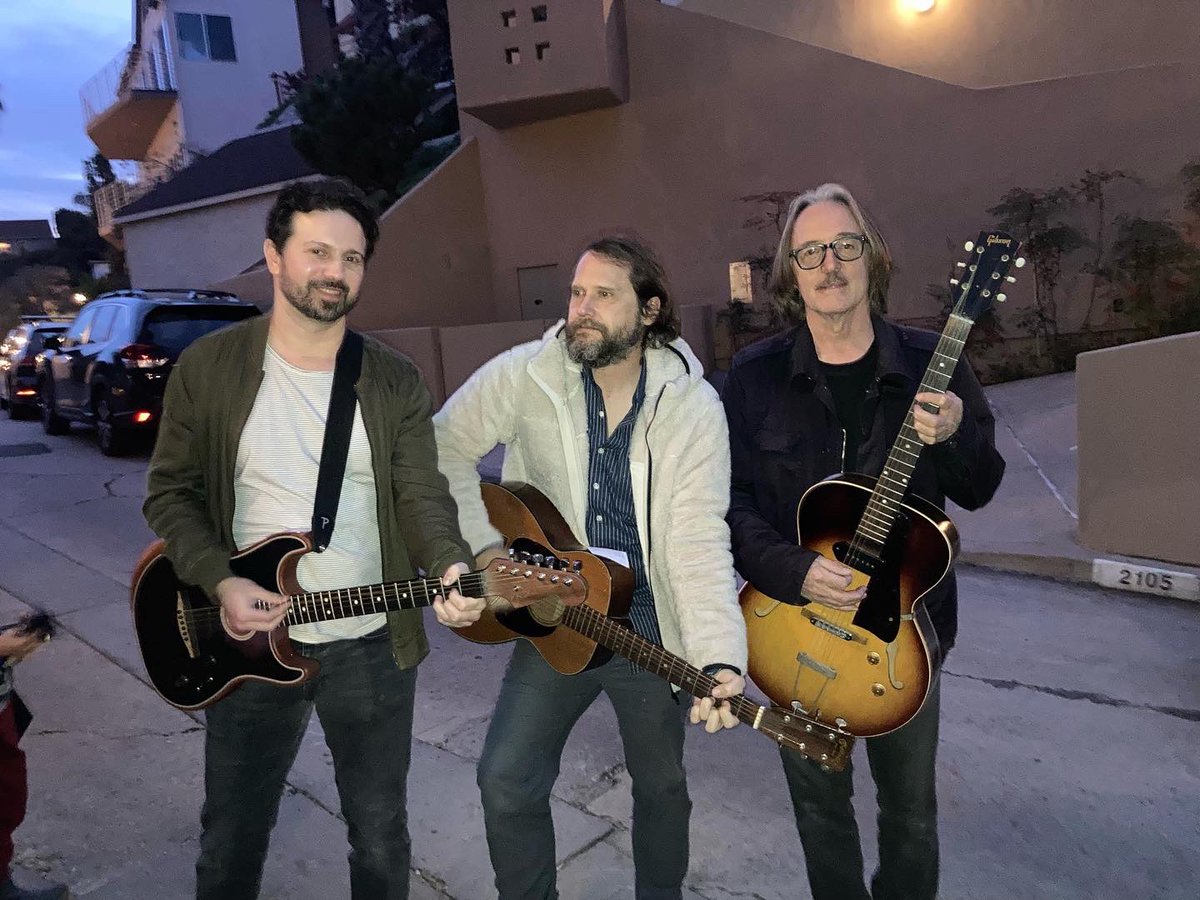 Caroling with the fellas…_b 📸: Nikki Monninger