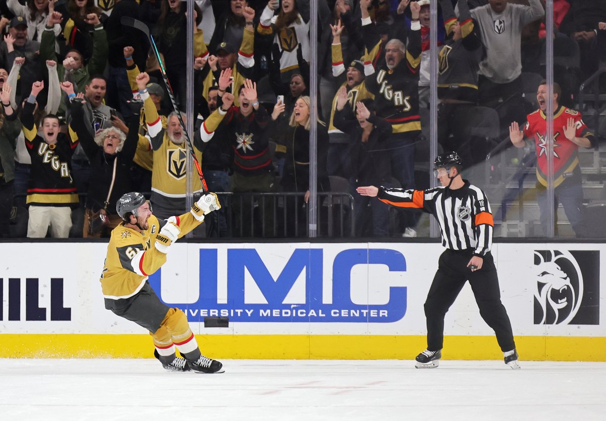 "SANTA!!! I KNOW HIM!!!" vibes 🎅

#ExpressiveMarkStone