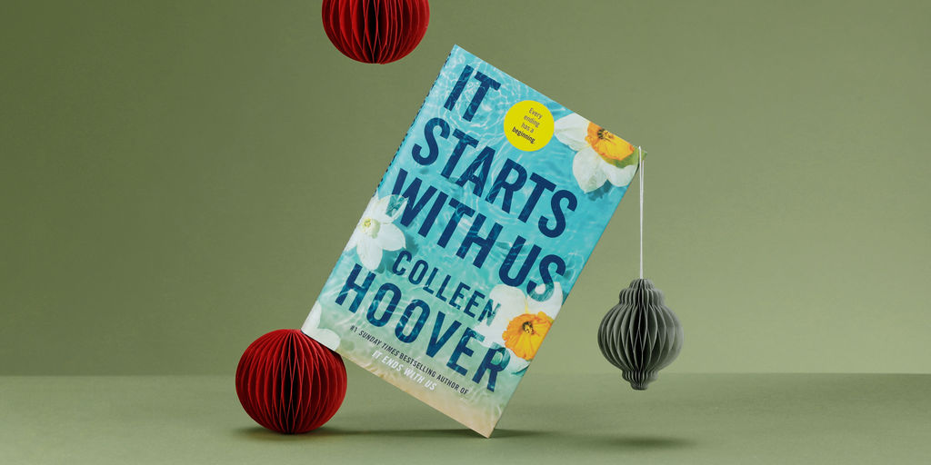simonschusterUK's tweet photo. Bestselling author @ColleenHoover is back as old flames reignite in one of this year's blockbuster books. #ItStartsWithUs is the novel topping everyone's #TBR pile 
https://t.co/jXKNqUEXwi

#ChristmasWrappedUp https://t.co/Dzqv1oz4oU