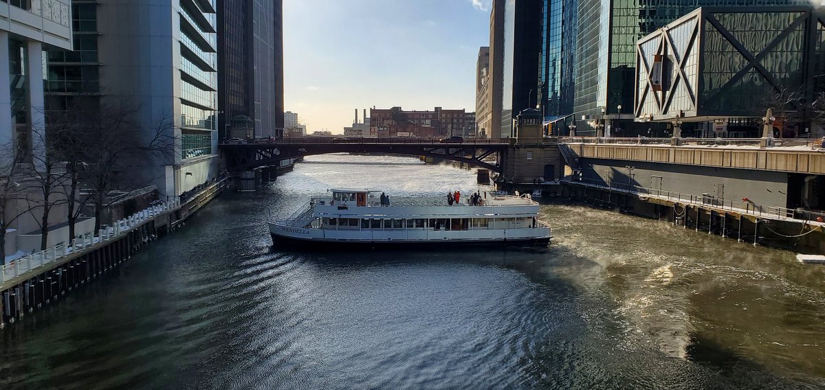 Henkepotamus's tweet photo. Shoutout to @wendellaboats for still showing people #Chiberia. I'll wait until June myself, but to each their own. https://t.co/TolWkkV7uz