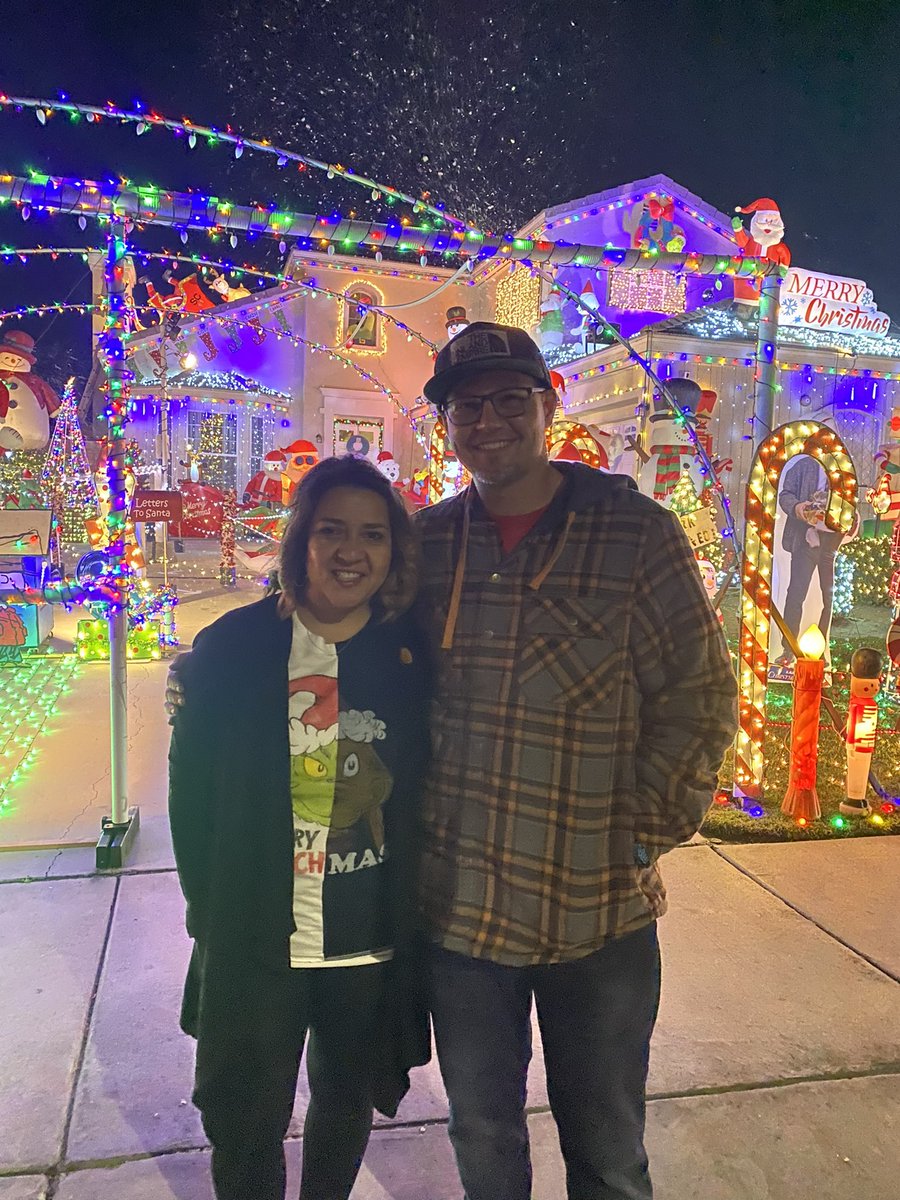 JesseArmendarez's tweet photo. Families are in the spirit during this Christmas Season. Thank you to the Ashton Family for sharing about their INCREDIBLE display they put together.
Come by in the next few days and see the great work by Bruce and Blanca Ashton. See you here!
15858 Dianthus Street
Fontana, CA https://t.co/ScOqDeMULO