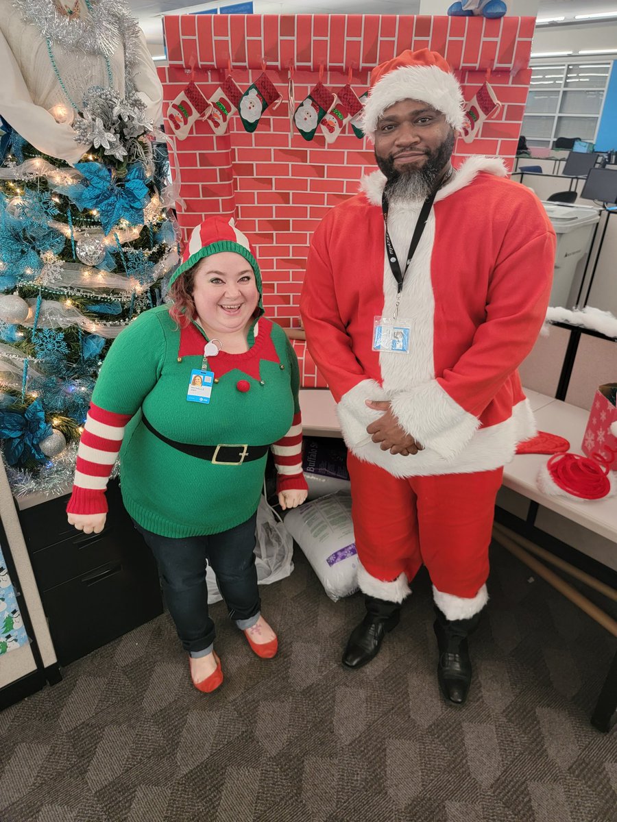 Ho Ho Ho 
Visited but Santa and an Elf this week thank you Michelle and Jimmie <a href="/LittleRedShell/">Michelle Wren</a>