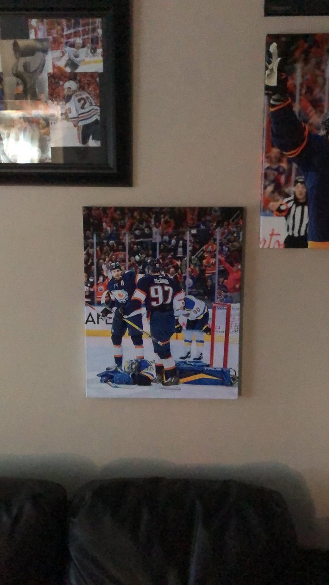 HinterOil's tweet image. New canvas for the wall, Merry Christmas to myself because I know what I wanted 30 seconds after I found it