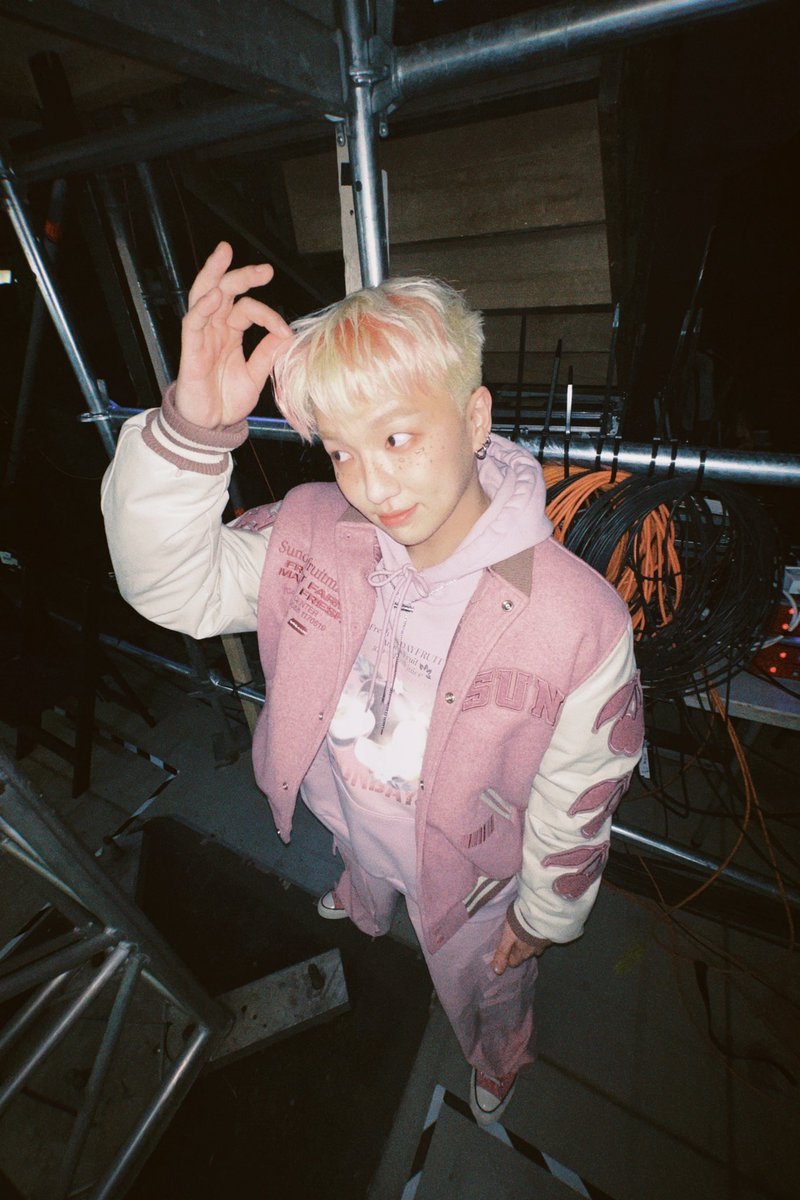 안녕 ? 트위터 친구들 ? 오랜만이야 
찬이라고해