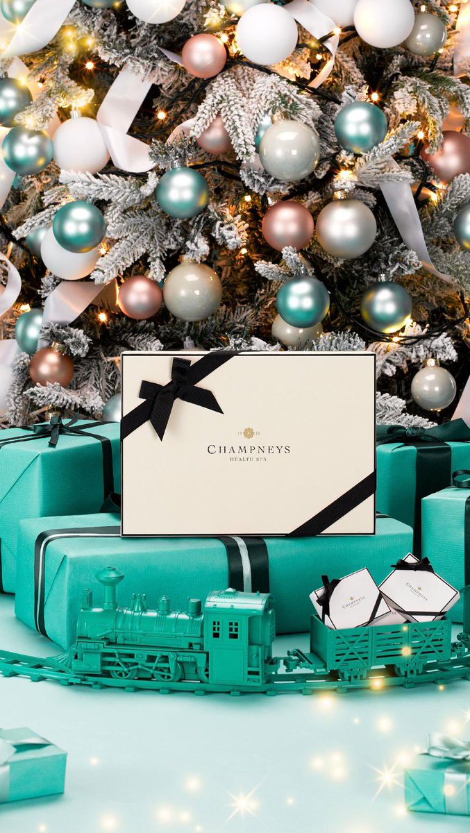 Christmas giveaway for an unsung hero. Please comment on this tweet and nominate your hero and say why they should win a <a href="/champneys/">Champneys</a> £1000 gift voucher. Merry Christmas everyone 🎄❤️
