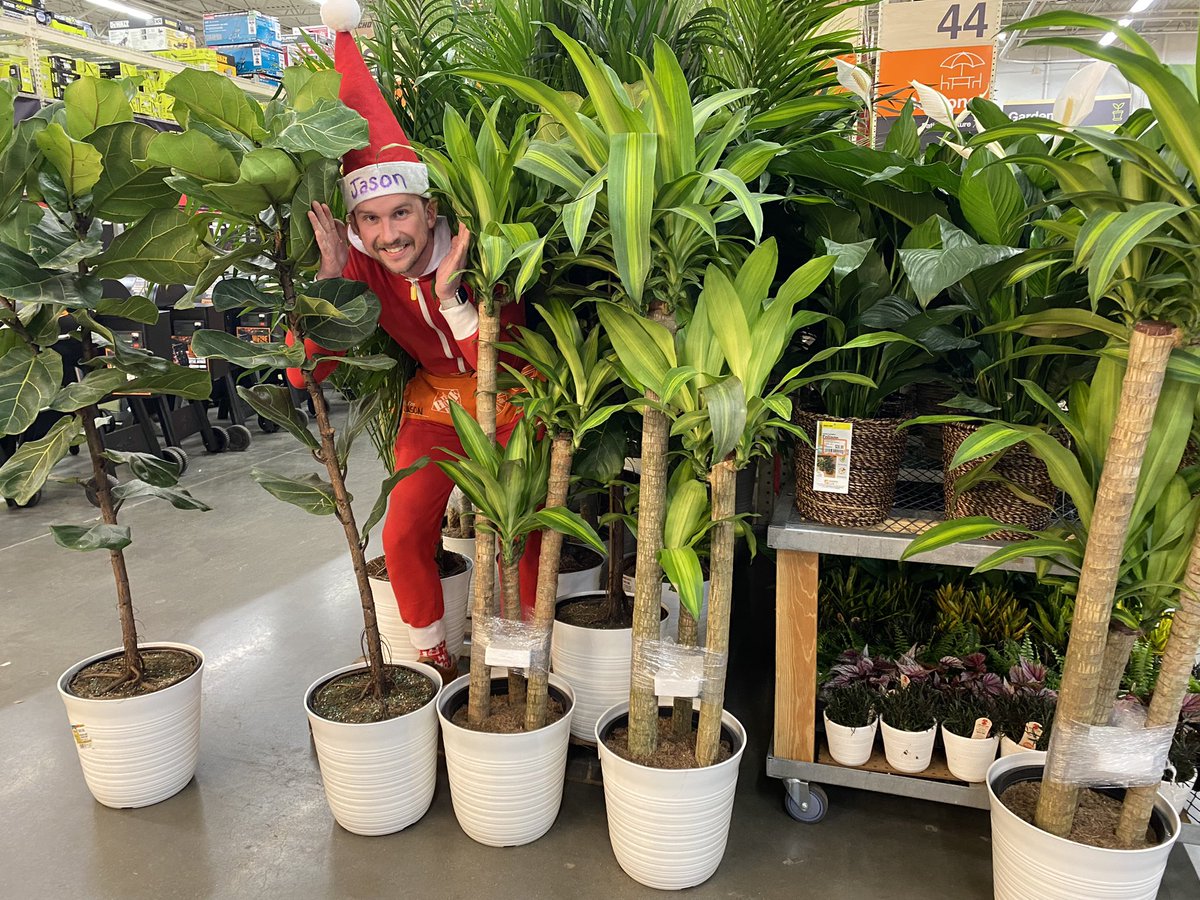 SherryMcclarty's tweet photo. More Christmas and Team Spirit from 0735. https://t.co/TcFHE28mp0