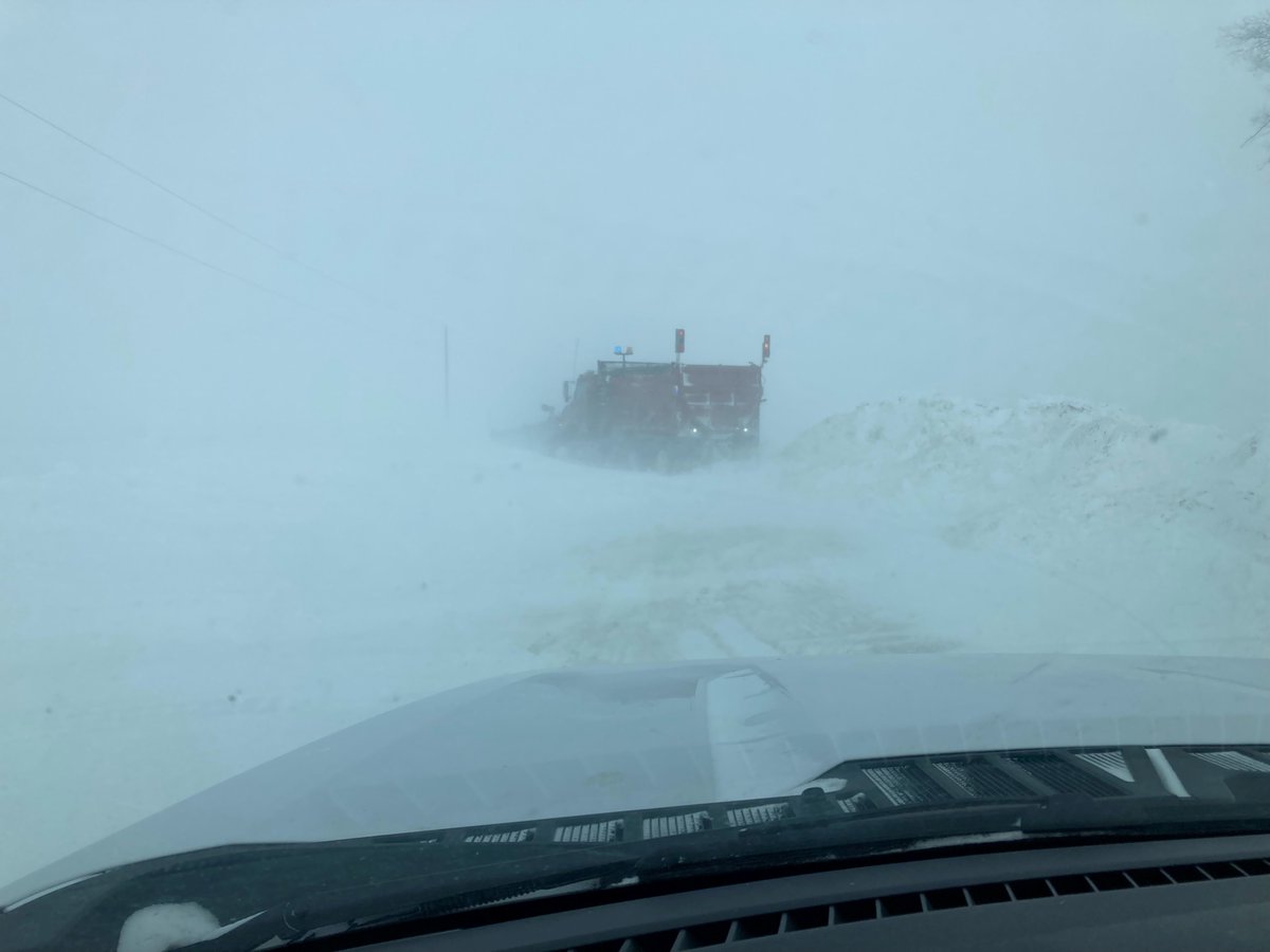 DufferinCounty's tweet image. All Dufferin County roads remain closed due to treacherous travel conditions. 

Anyone with plans to travel through the area for the holidays is urged to please stay home and avoid travel until conditions improve.

News release here: bit.ly/3Vmghiv