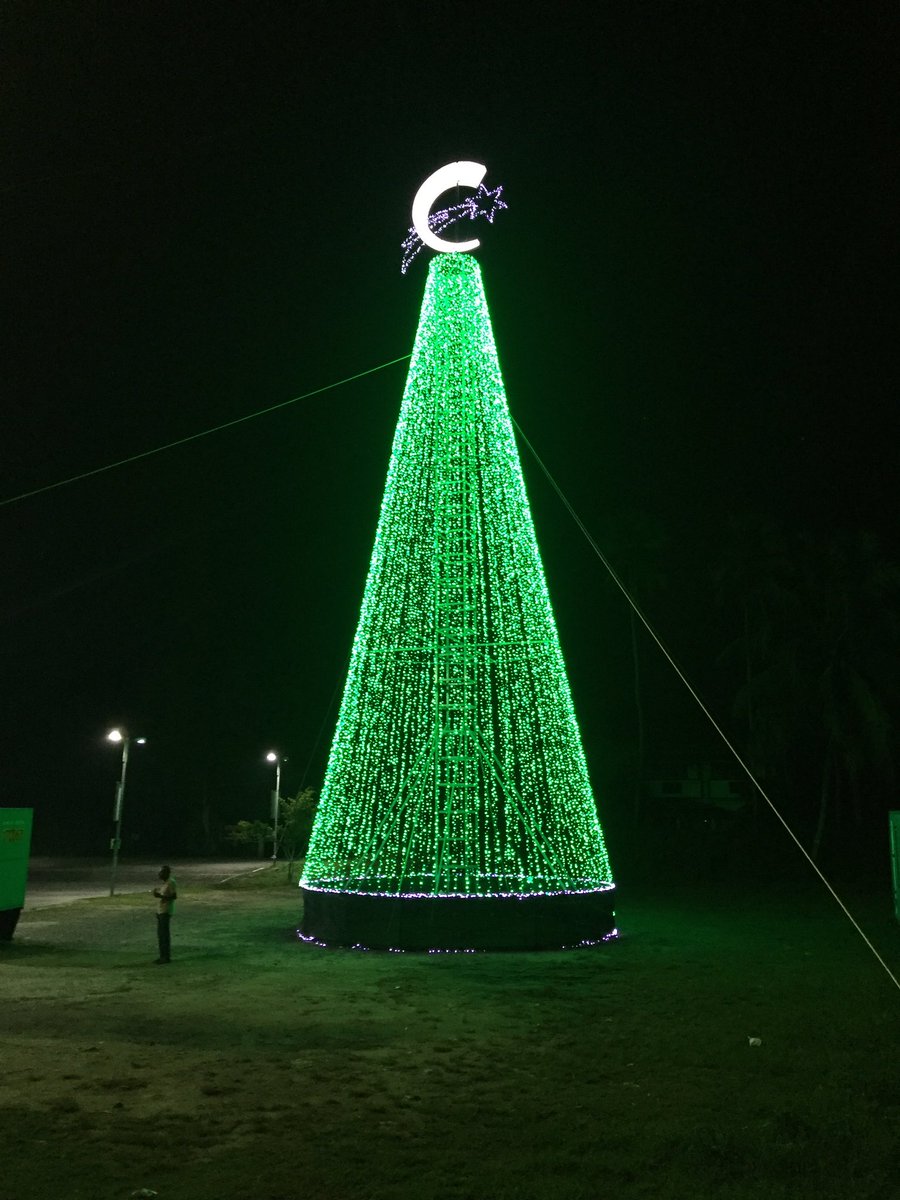 AsiDharshana1's tweet photo. All Our attention on Drugs such as ICE.. this is how beer industry in #lka celebrates the Christmas 2022. Three Christmas tress decor with beer brand in prominent locations of Colombo. #DirtyMove #BeerIndustry @IOGT_EA @Movendi_Int @ADICsrilanka @ https://t.co/Z9mdSpliN9