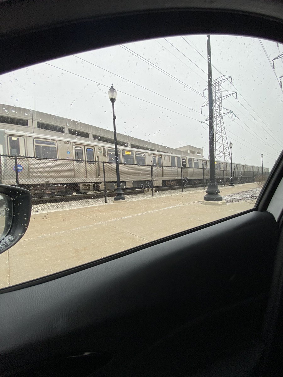 SkokieFanatics's tweet image. babe wake up it’s long yellow line