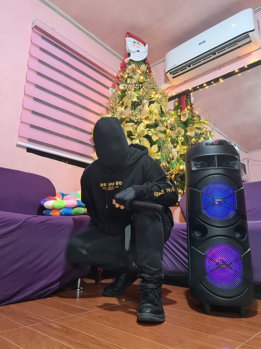 iamSLJCRWN's tweet photo. MERRY CHRISTMAS😊 https://t.co/Bo9uescfLh