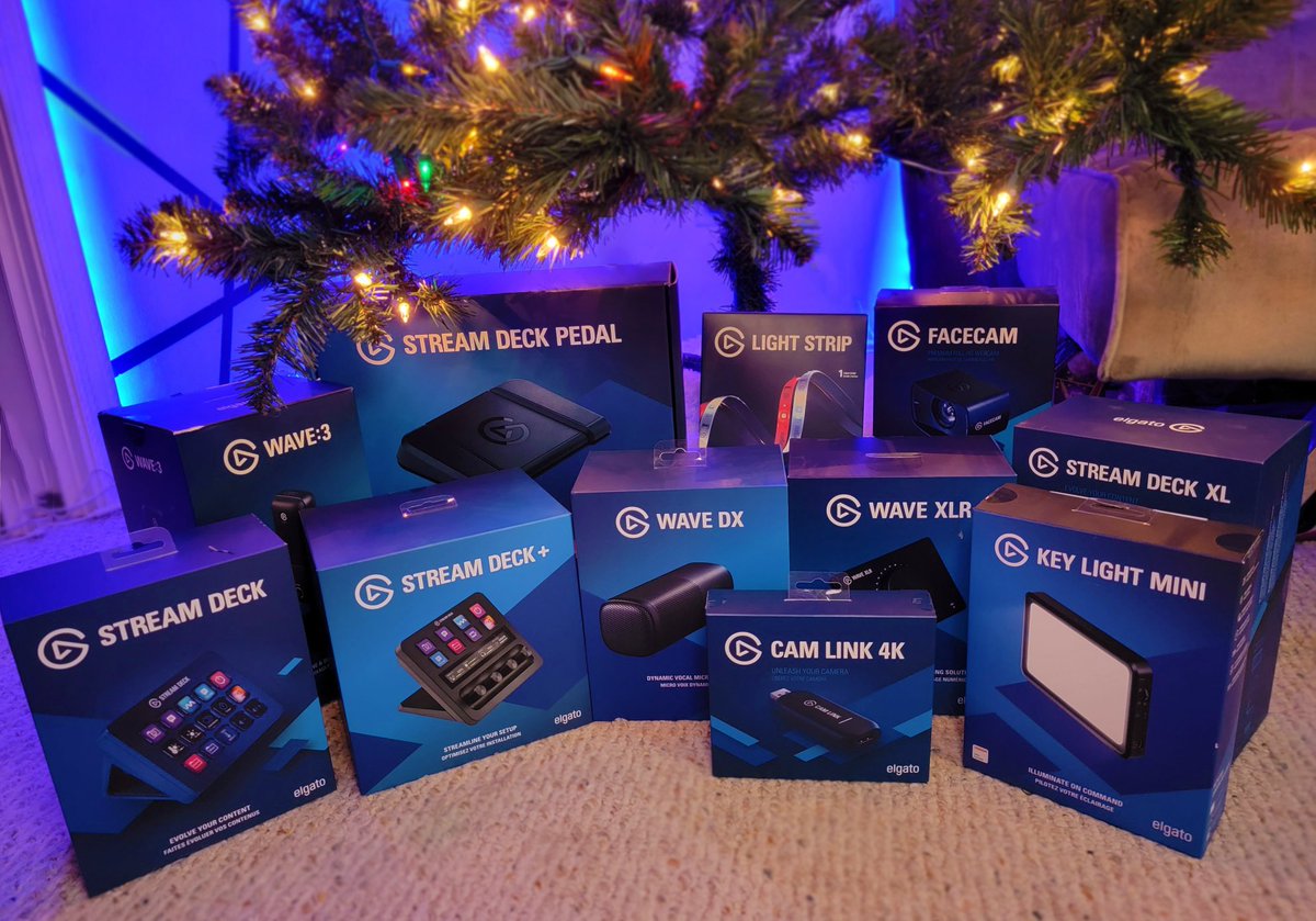 elgatoES's tweet image. RT para que aparezca, mañana, todo esto bajo tu arbolito.  🎄

📸: @WickedSarah_