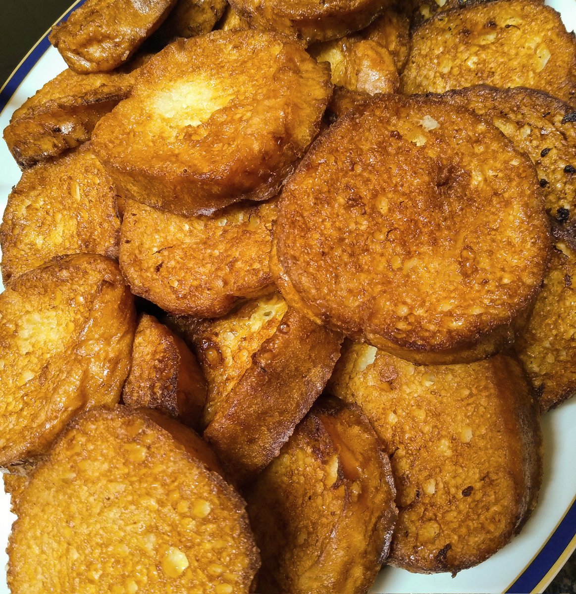 ffchc84's tweet photo. Counting down... ⏳🎄 🤤
#rabanadas #painperdu #frenchtoast #portuguesexmasdesserts https://t.co/ySkYLgQNox