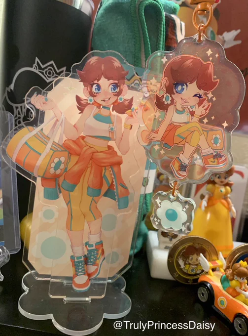 daisy standee and acrylic charm I got from @/Rap1993_art :> 