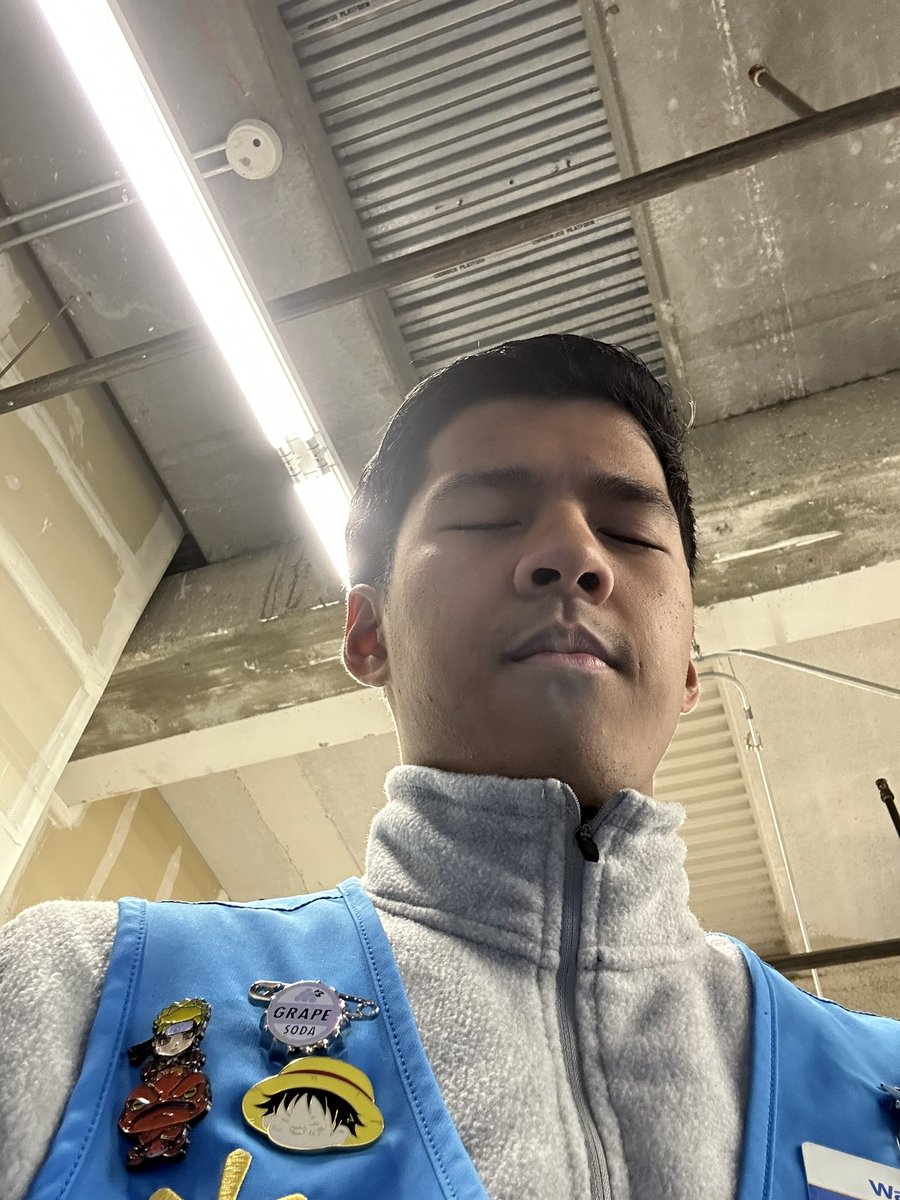 JarelRev's tweet image. Its too early to work 😫