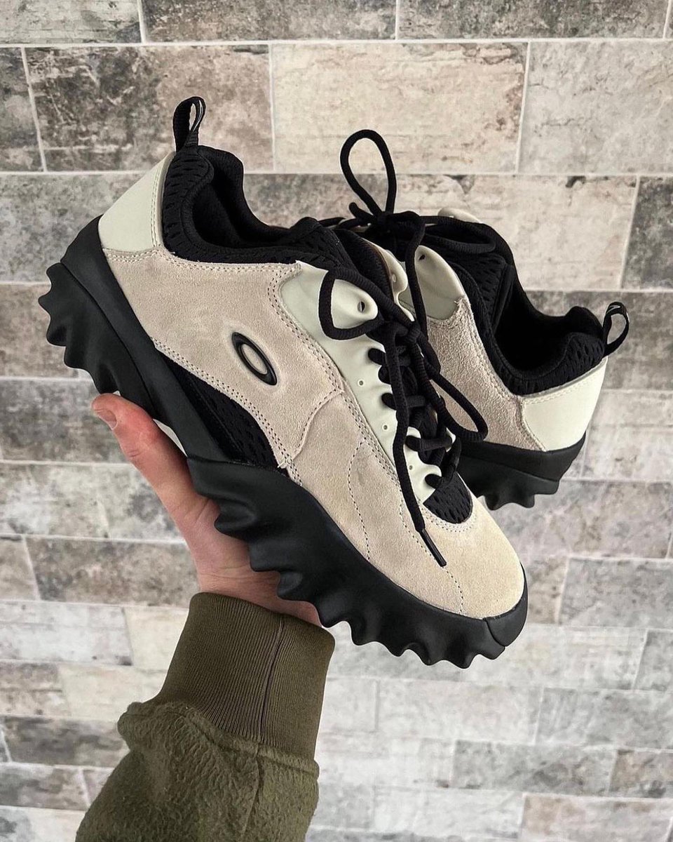 Outlander Magazine tweet media