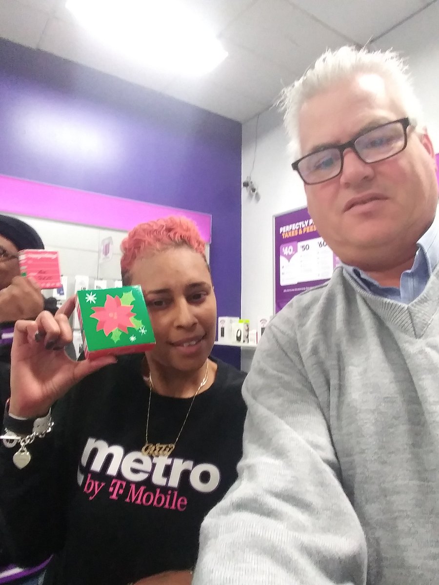 Christmas cheers with Sylvanya 5181 Grand River <a href="/Noirot/">Mike Noirot</a> <a href="/WinstonAwadzi/">Winston Awadzi</a> <a href="/thayesnet/">Terry Hayes</a> #mbtm #Elevate #Elevator