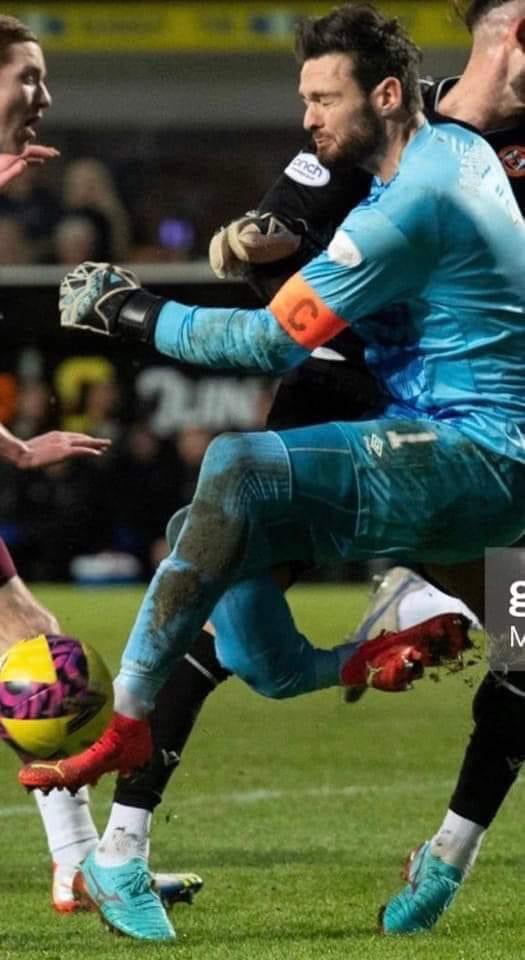 stewmanson's tweet photo. Anyone taking pleasure of this injury is disgusting. I am a @HibernianFC football fan but Craig Gordon is a human being with a young family. Hope you have a speedy recovery and back playing for @JamTarts soon. 🤕 ⚽️ https://t.co/45gNmXJvdL