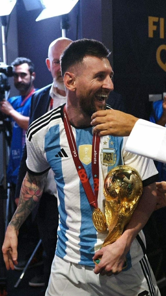 Que tengan unas felices fiestas, disfruten con los suyos, escabien y sigan festejando la copa. Cierren bien el año yo el mio lo cierro de maravilla⭐️⭐️⭐️