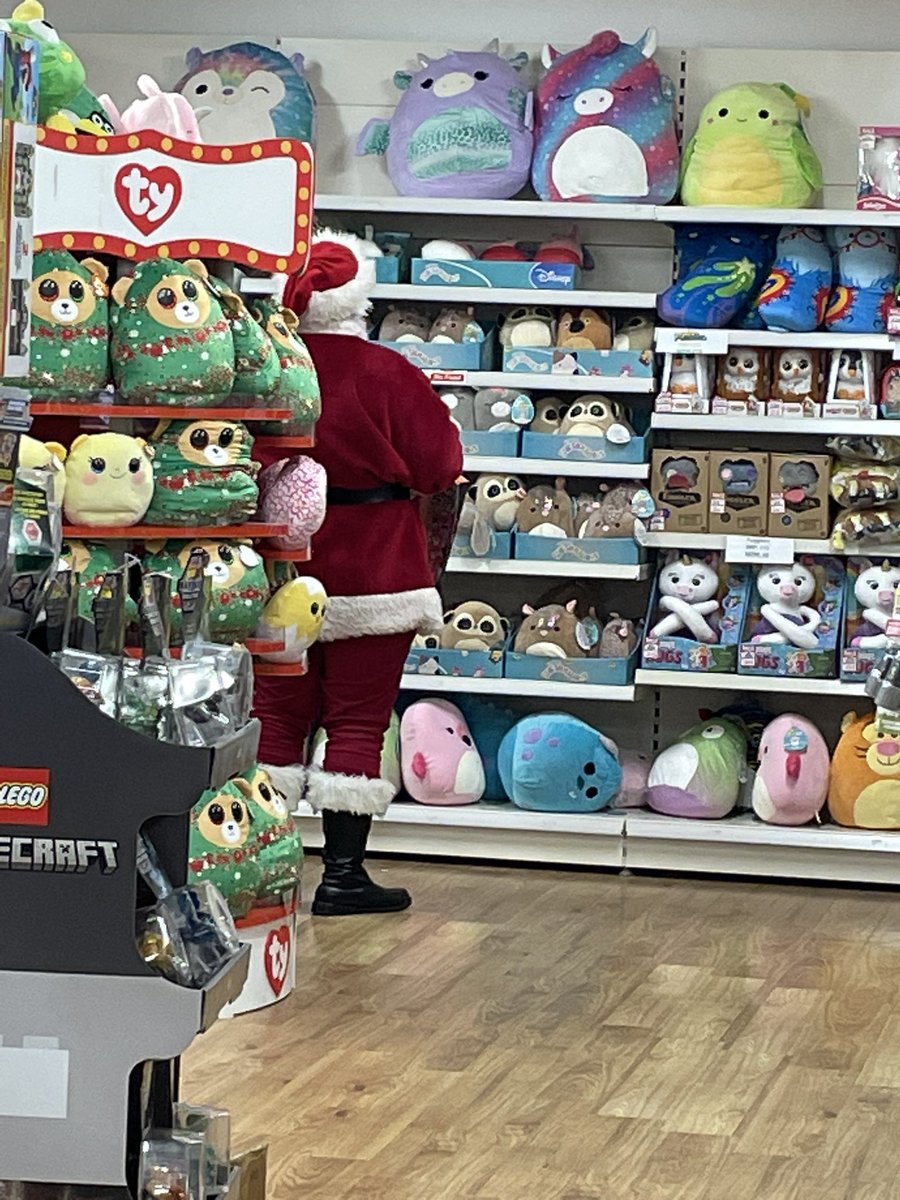 Early report in if the big man, spotted in Toy Town Abby centre getting in those last few requests, fair play to the big man, some night ahead of him.   <a href="/TOYTOWN_UK/">TOYTOWN</a>  #SantaTracker #Iknowhim #christmas