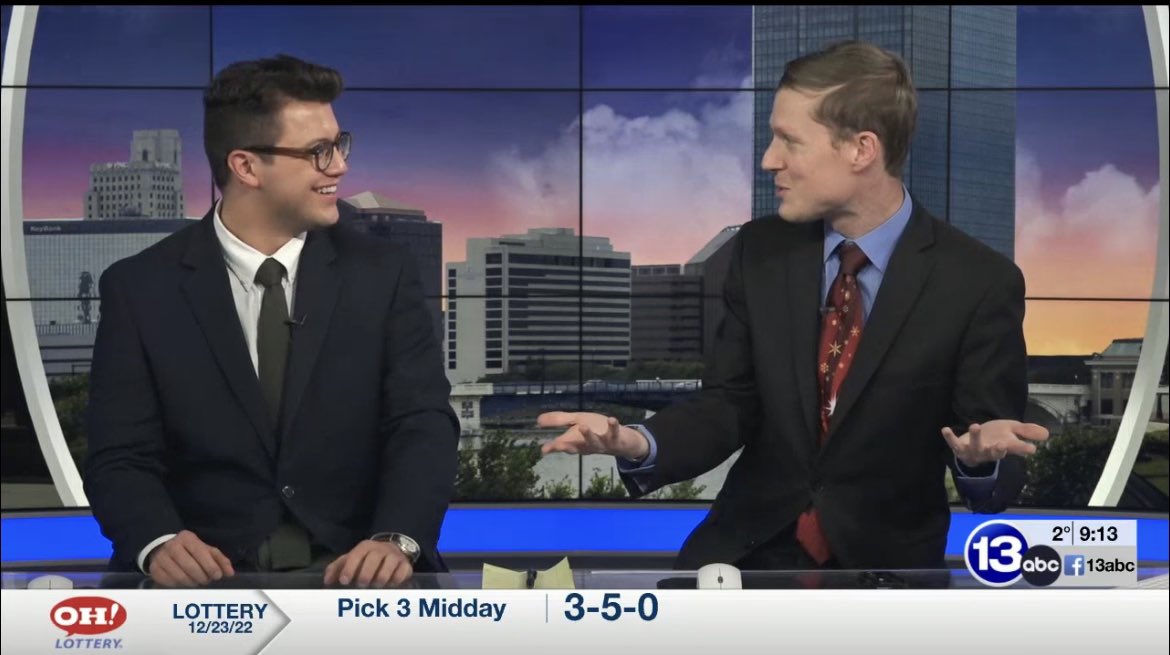 EthanKWatts's tweet photo. Find someone who looks at you like I do to @DanSmithWeather https://t.co/3UupQ08dXx