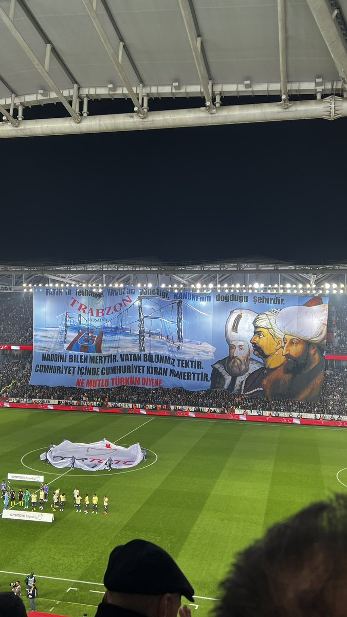 Emanet's tweet photo. Biz İstanbul’la anlaşırız! #TSvFB #trabzonspor https://t.co/6qRhYiOUW1