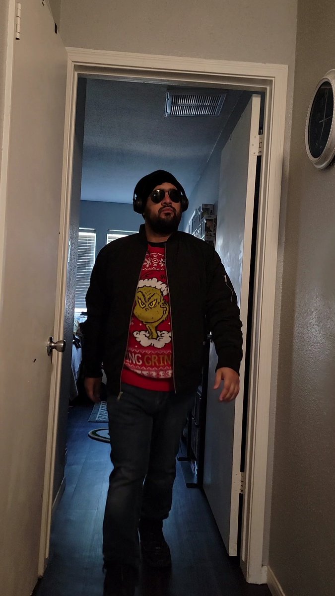 SFL_Commish87's tweet photo. The Commish ready for his match up vs Las Chivas. Who goes to the finals!? SFL Playoffs Semi Finals begin! #SFL #FantasyFootball #FantasyFootballPlayoffs #SFLPlayoffs https://t.co/HkLCakaEun