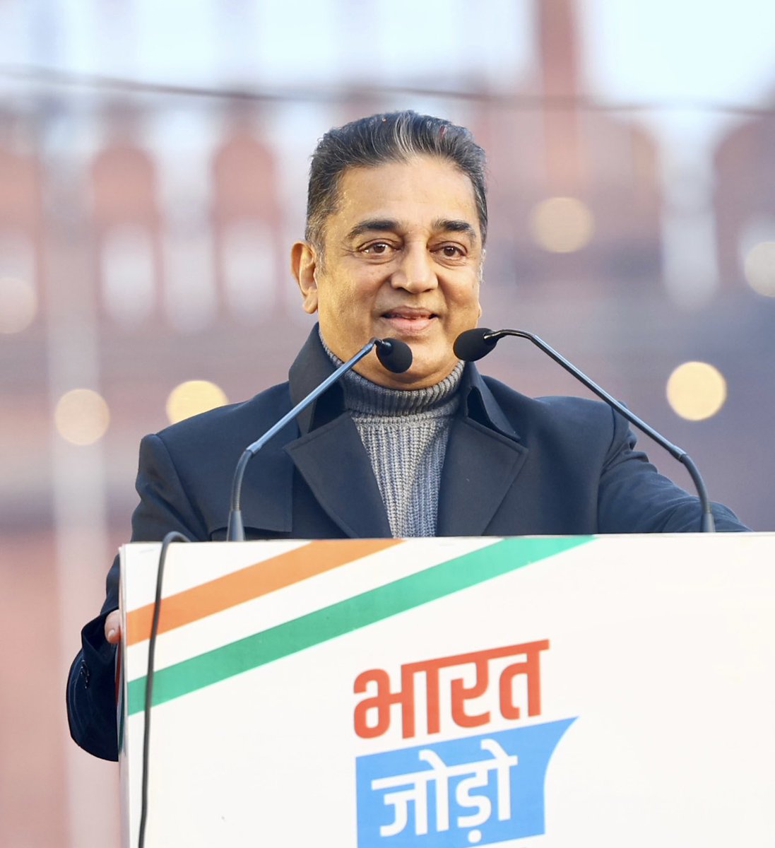 incshekhar's tweet photo. उत्तर भारत की कड़ाके की सर्दी में एक दक्षिण भारतीय सुपरस्टार द्वारा भारत जोड़ने का उद्घोष सुनना, हाँ जुड़ तो  रहा है मेरा भारत 🇮🇳

जय हिंद, जय भारत 

#BharatJodoYatra 
#BharatJodoKamalHaasan https://t.co/gQuFUYtrv7