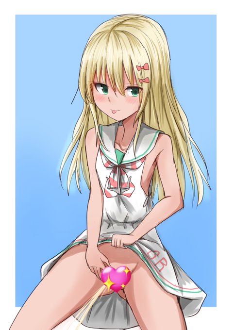 お題のグレカーレのたくし上げ見せつけ立ち放尿です。 