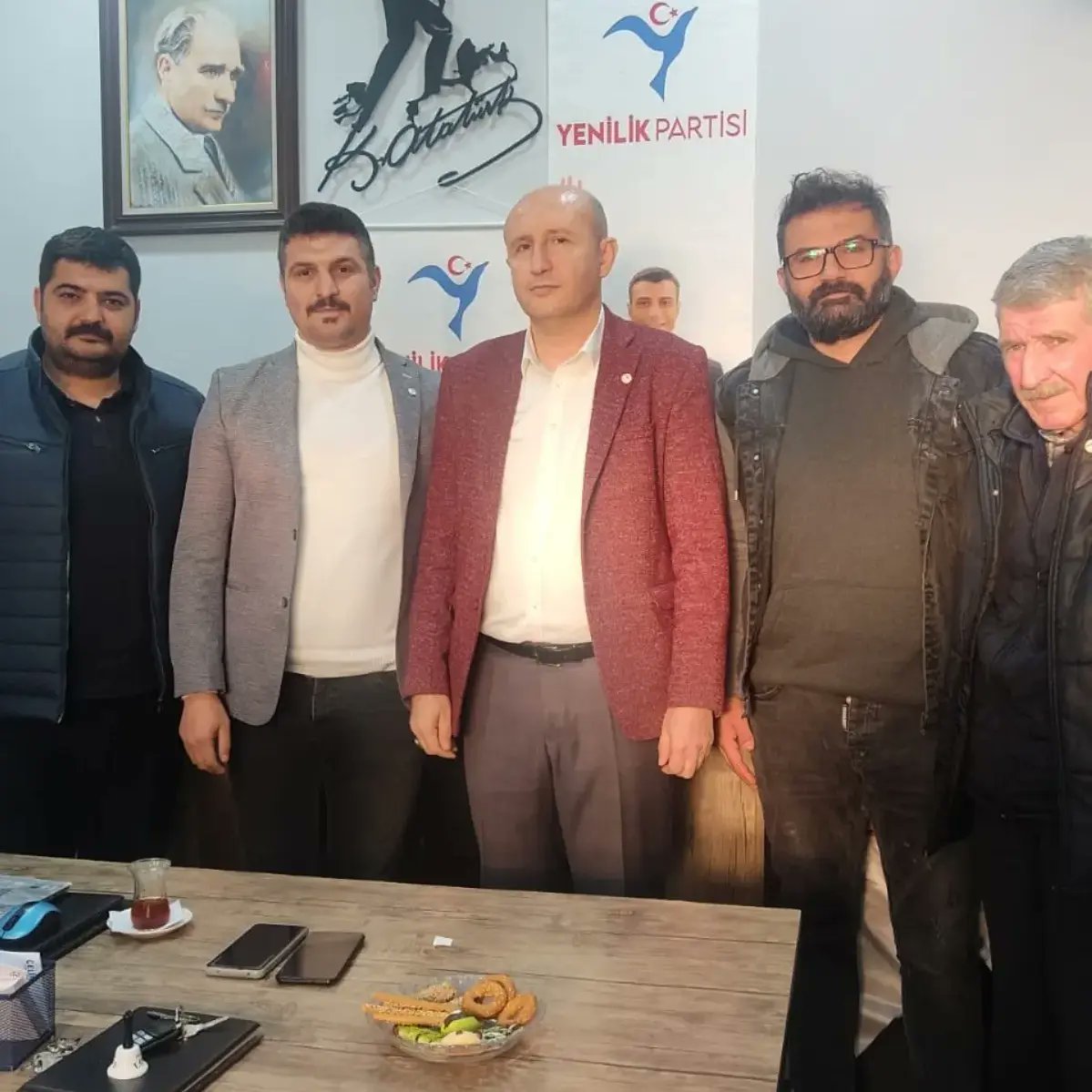 Finans ve Güvenlik Sektöründe uzun yıllar görev yapmış,en son Kamu Sektöründe üst düzey yönetici olarak görev yaparken emekliye ayrılmış olan Murat Bey'e ailemize hoşgeldiniz diyorum.YENİLİK VİZYONUMUZU hep birlikte başarıya taşıyacağız
 #13CUMHURBAŞKANI ADAYIMIZ <a href="/ozturkyilmazYP/">Öztürk Yılmaz</a>