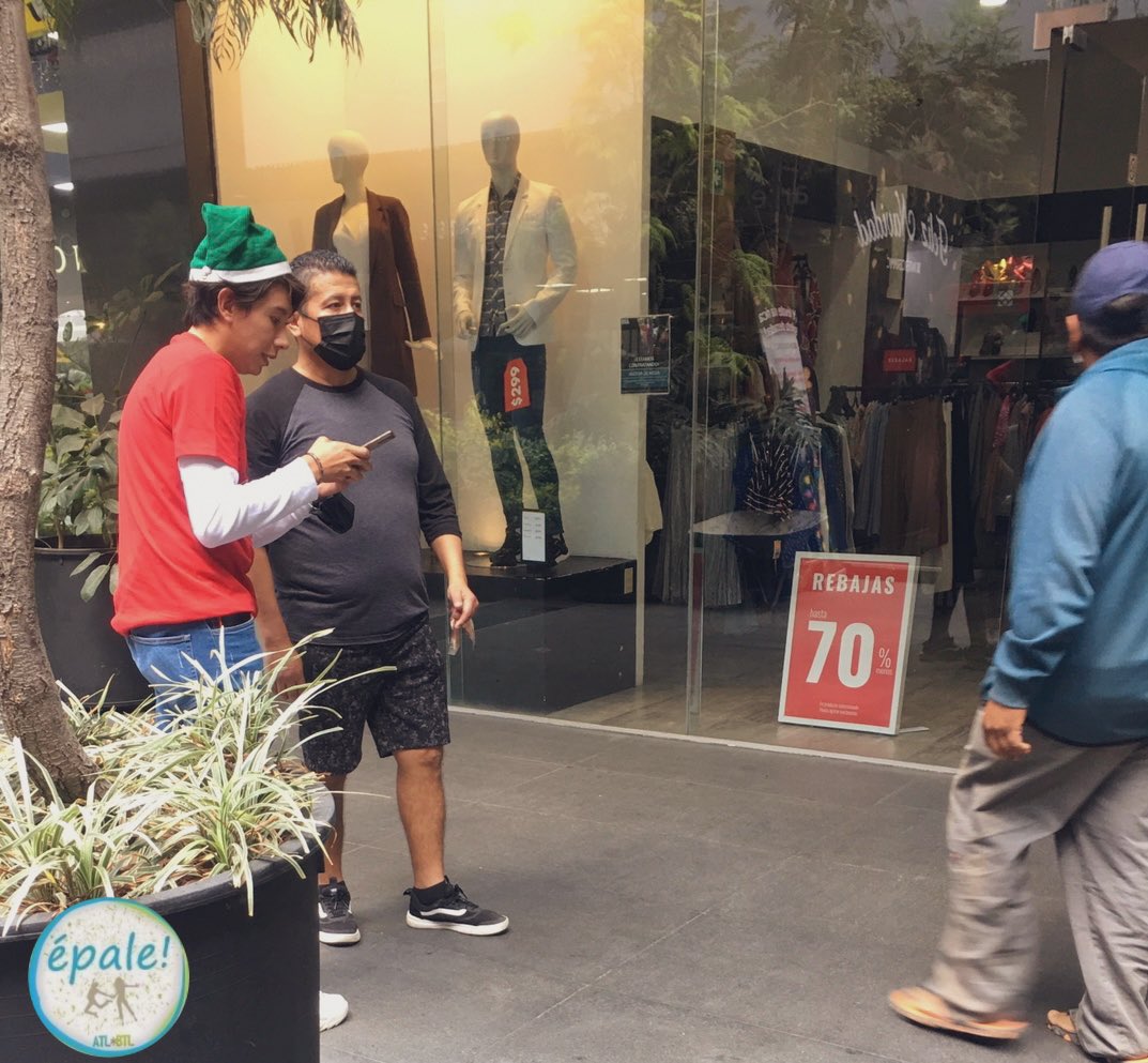 EpaleAgencia's tweet photo. Estamos en #BrandAction desde #PlazaMoraleda en 
Atlixco,trabajando desde el stand de nuestros clientes y amigos #InterceramicAtlixco visíta a los ayudantes de Santa que hoy nos lo prestaron desde el polo norte para dar en Puebla y Atlixco #SimplementeLoMejor de @interceramicMX https://t.co/OvfrnNGPXh