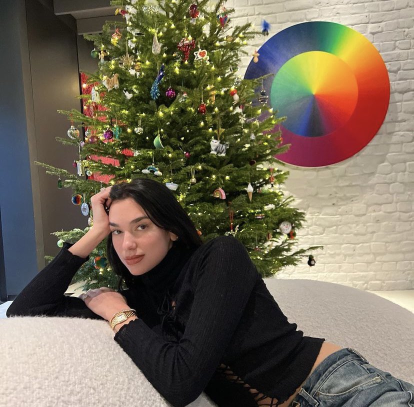 PopCrave's tweet photo. Dua Lipa looks beautiful in new photos. https://t.co/OSrXQHyQJ7