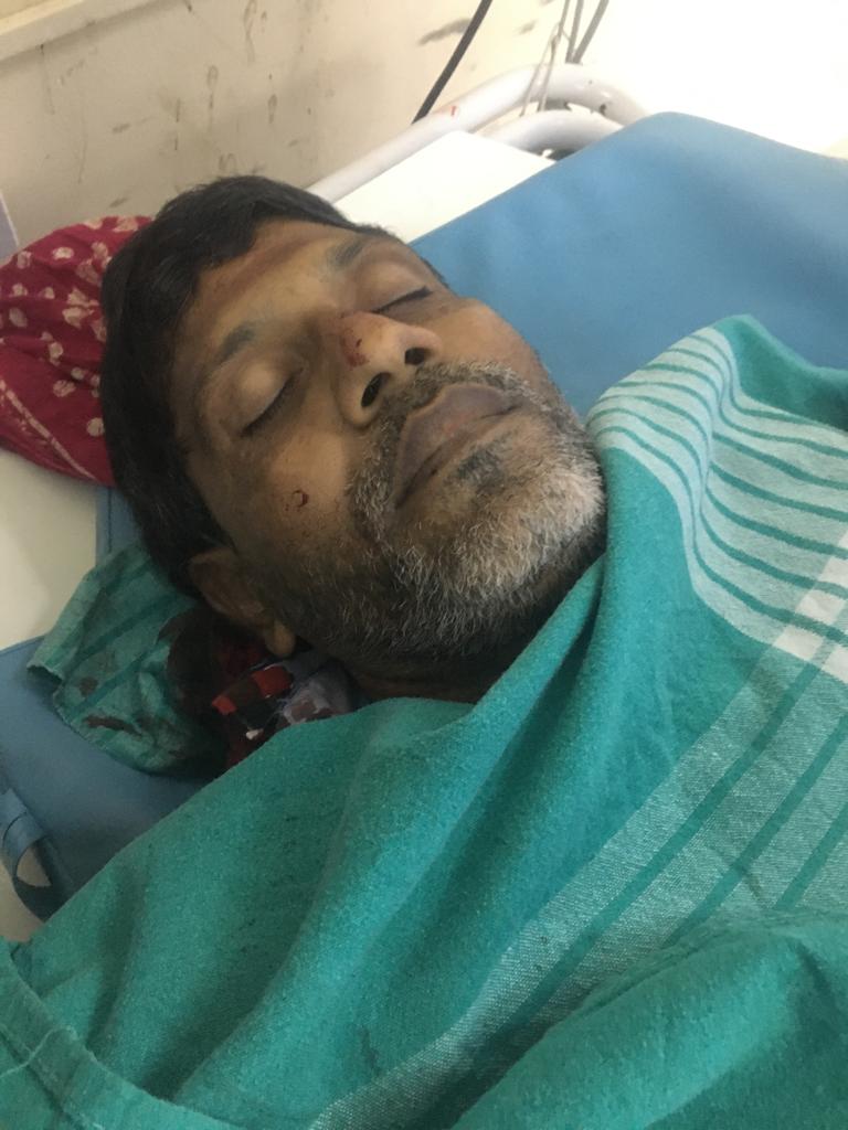 HateDetectors's tweet photo. In an incident reported from #Krishnapur 4th block in #Surathkal, #Mangaluru, two assailants stabbed a man on Saturday evening.
The victim has been identified as #Jaleel.
He was rushed to a local hospital where his condition was critical, he later passed away in the hospital. https://t.co/a2rOVywrLp