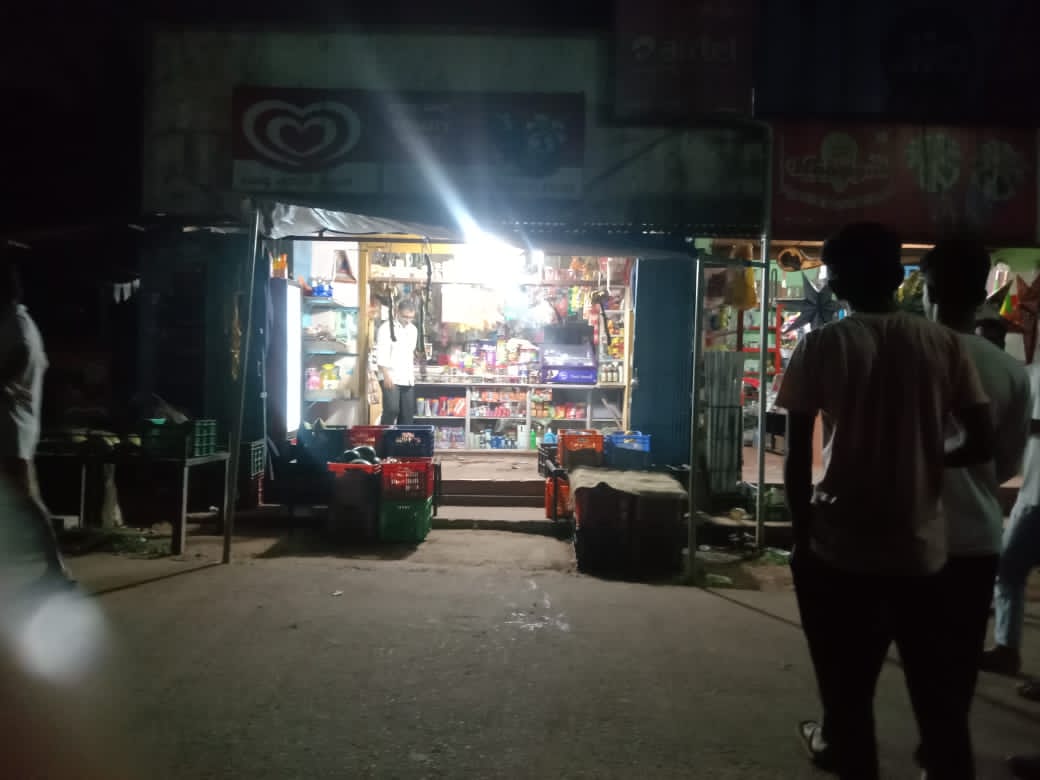 HateDetectors's tweet photo. In an incident reported from #Krishnapur 4th block in #Surathkal, #Mangaluru, two assailants stabbed a man on Saturday evening.
The victim has been identified as #Jaleel.
He was rushed to a local hospital where his condition was critical, he later passed away in the hospital. https://t.co/a2rOVywrLp