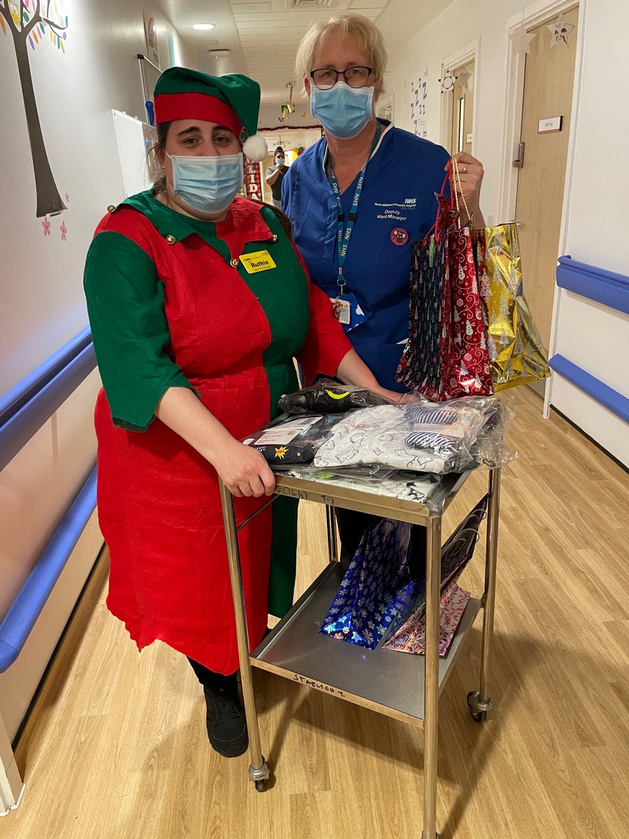 ruthiesands's tweet photo. Santaโs little helperโs just given all the children on starlight there Christmas Eve Pjโs donated by childrenโs hospitals pyjamas. #Excitedchildren #readyforsanta
@NorthMidNHS @datt_colette @MrsBiggs3 @ClareOl00782662 @Suzanne02190370 @NicoelaH https://t.co/f7BOCILIOP