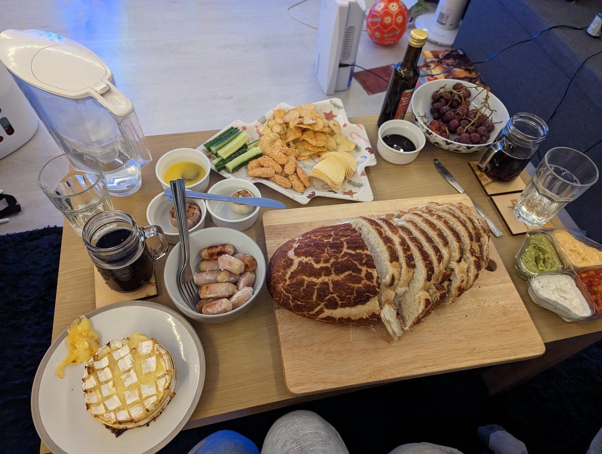 RWarrenger's tweet photo. Yet again ill for Christmas, but not too ill for cheese and pigs in blankets 🐷🐷 Nadolig Llawen 🎄 https://t.co/oyztLLDFfg