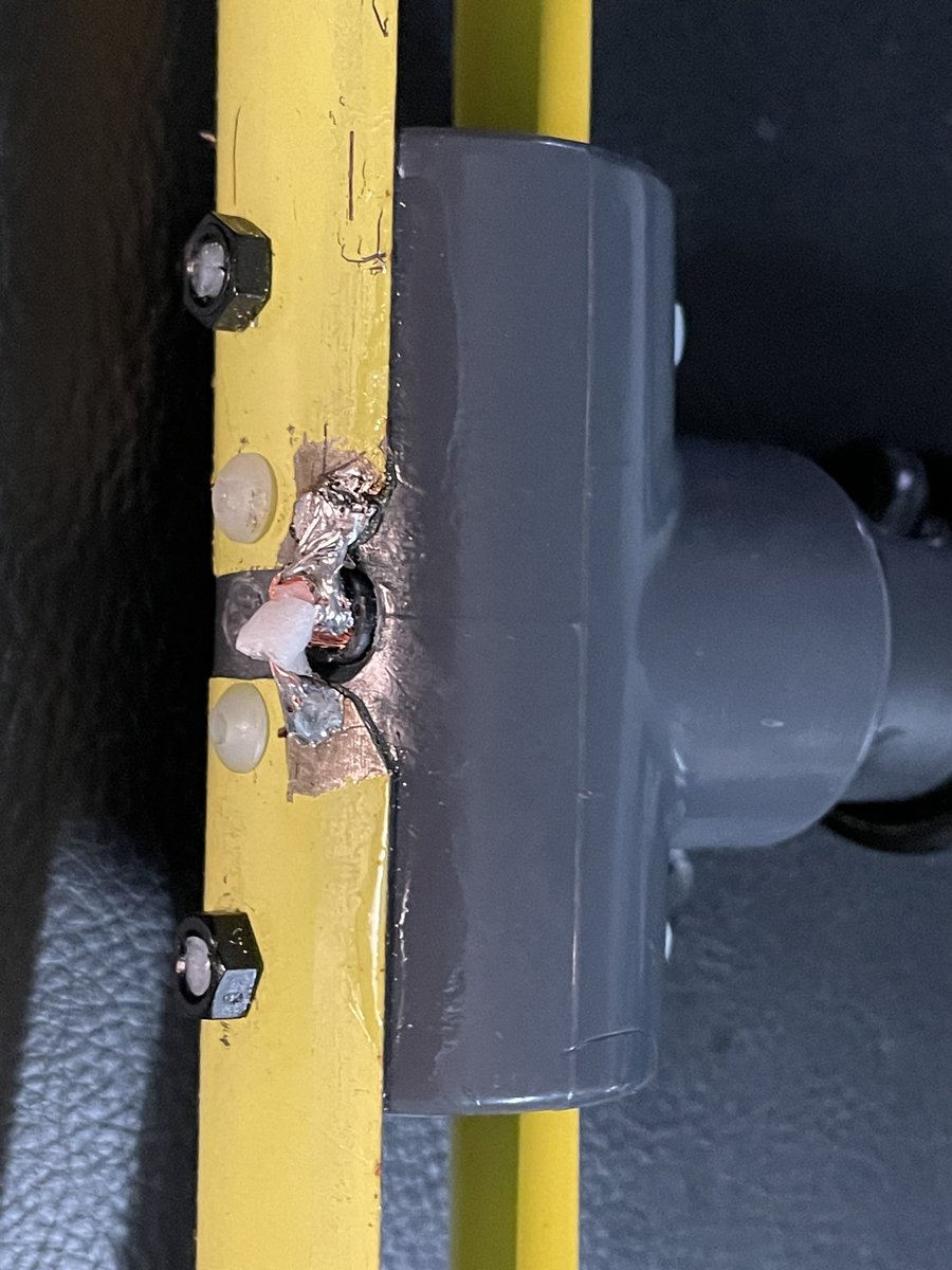 Dav Sennairton tweet media