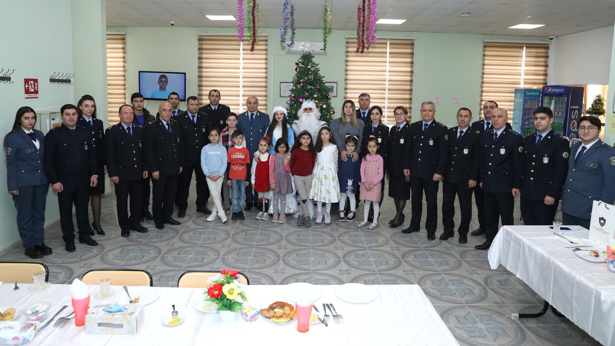 GomrukAkademiya's tweet photo. Gömrük Akademiyasında uşaqlar üçün “Açıq qapı” günü keçirilib
Dekabrın 24-də Dünya Azərbaycanlılarının Həmrəyliyi Günü və Yeni il bayramı münasibətilə Dövlət Gömrük Komitəsinin Akademiyasında “Açıq qapı” günü təşkil olunub.

Ətraflı:
https://t.co/sKIf6TdWLv https://t.co/P2kWKSXaeR