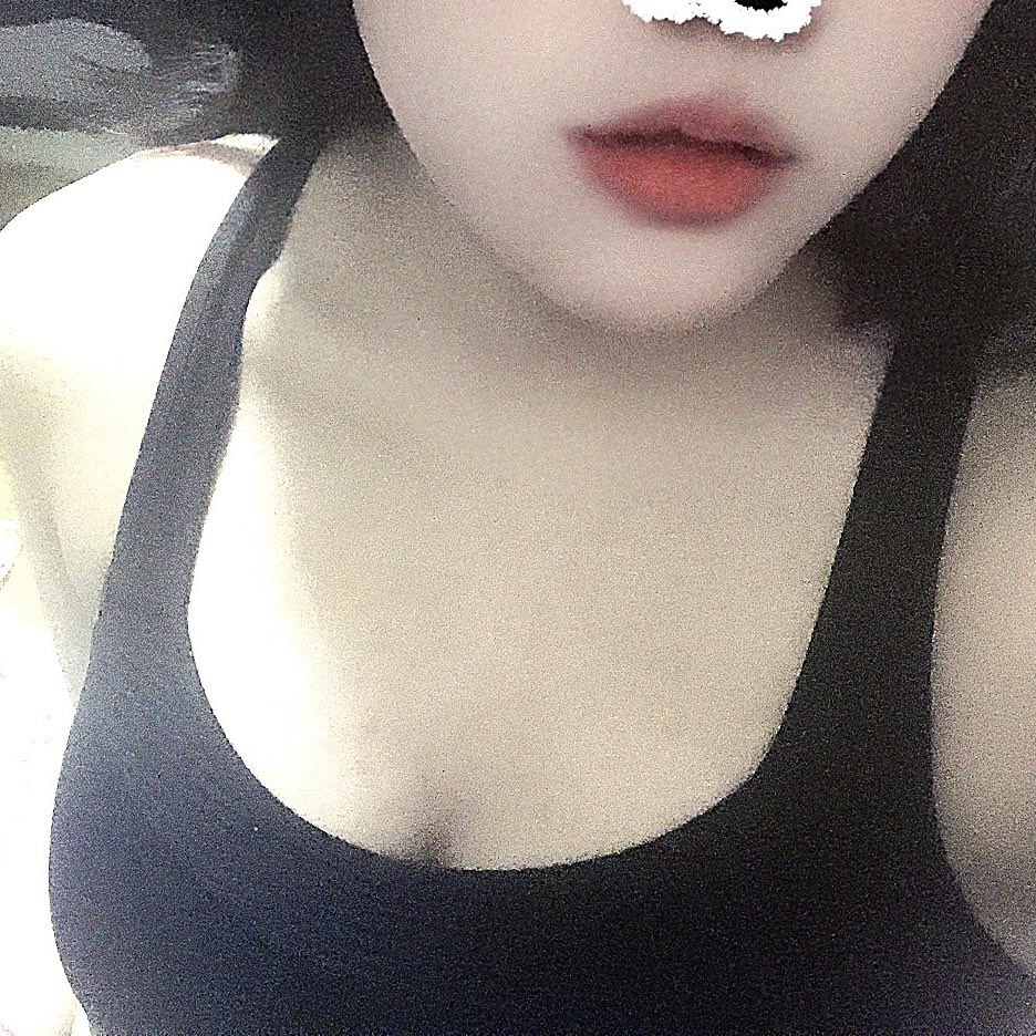 miaoko22's tweet photo. 如果有人愿意给我买圣诞战袍就好了 #Sub #bdsm #ddlgbrat #Brat https://t.co/tmvPaHyDCJ