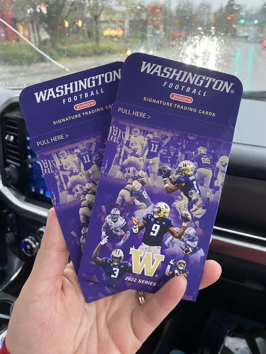 marissasoran's tweet photo. @UWBolt @UW_Football @JacksonsStores Grabbed ours while passing through Renton. 💜💛 https://t.co/pOx8yzsTXE
