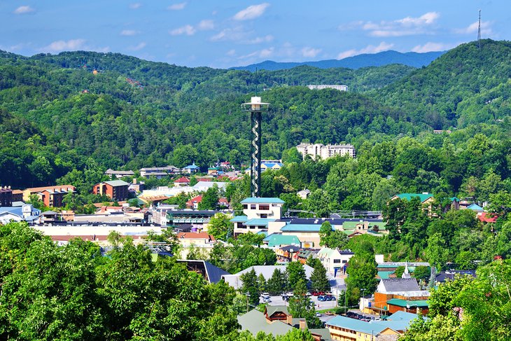 TheWooTeam's tweet photo. Great Smoky Mountains National Park is very close to this small Tennessee town. #traveltips #roadtrip  https://t.co/93QmLtaOeU https://t.co/iMpCBilR3F