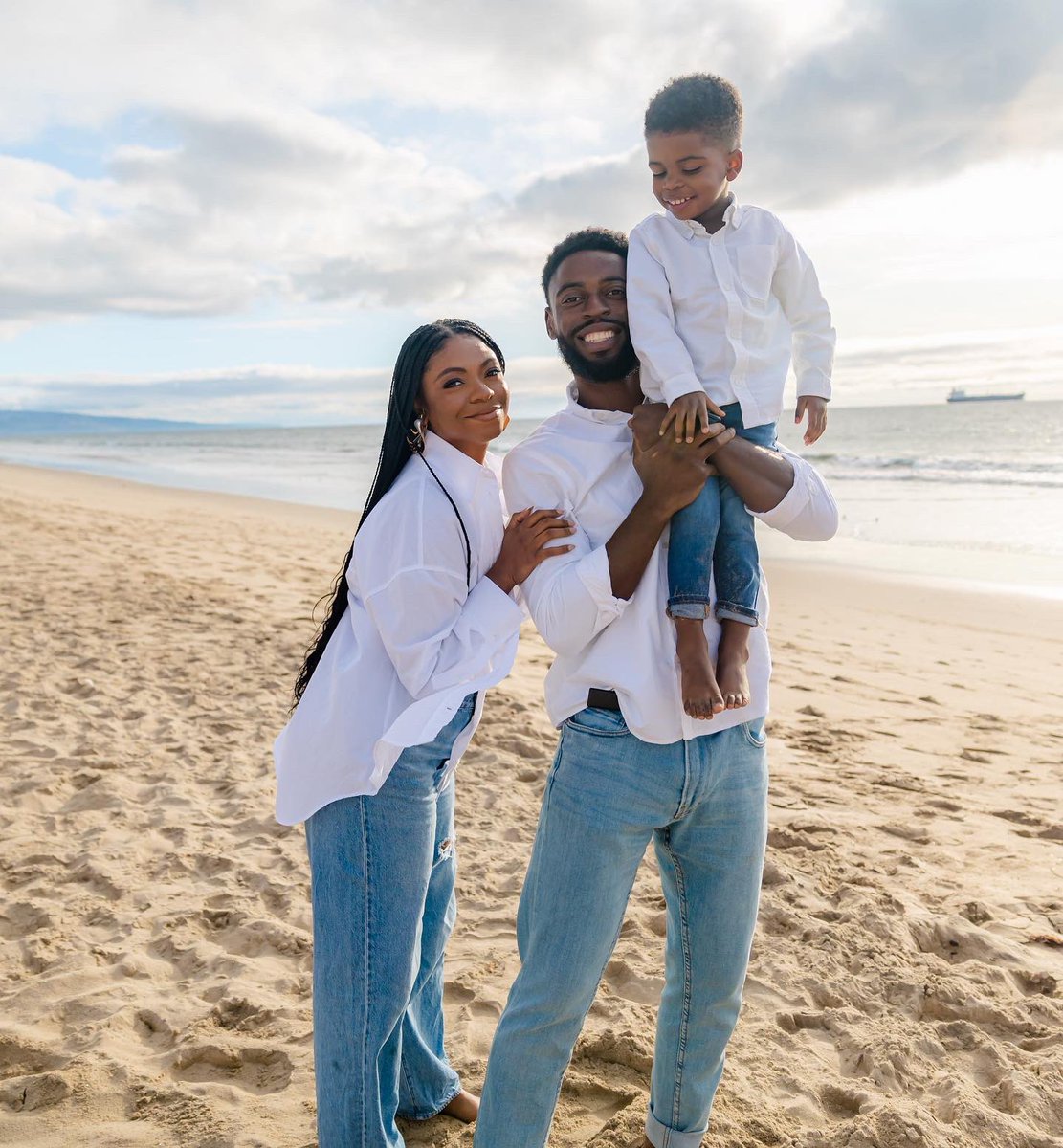 shameelahhicks's tweet photo. California Dreaming, 2022 Our Family photos lensed by @NataCam_ 🌊☀️🤍 https://t.co/uWHv5UvLZo