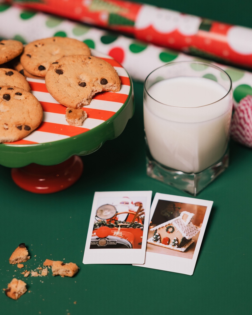 instax's tweet photo. The holidays are for looking back on old memories and creating new ones 💕
.
.
.
#DontJustTakeGive
#InstaxWidePrint
#LiveLifeWide https://t.co/BBcHmE3EO5