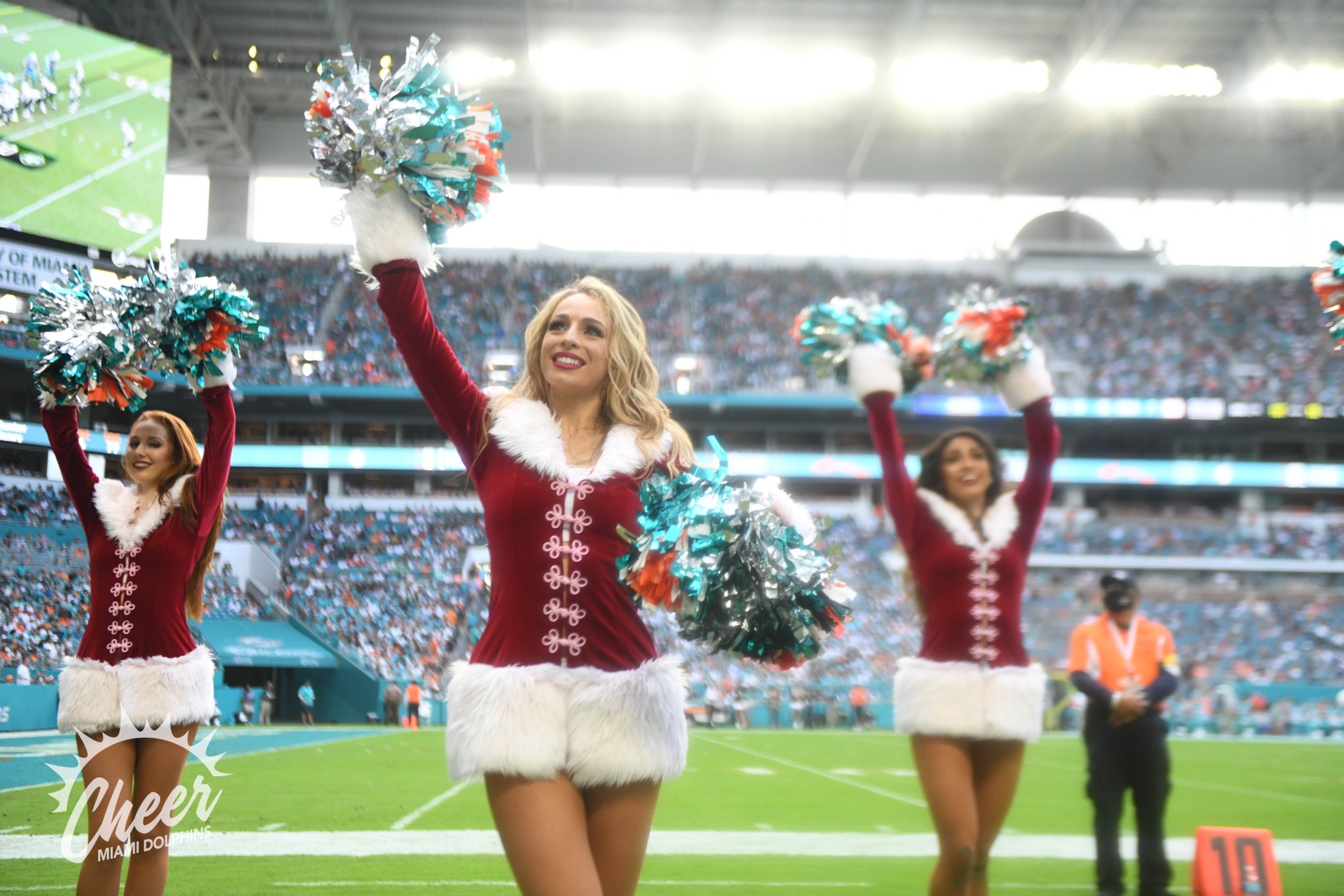 DVIDS - Images - Miami Dolphins spread holiday cheer to troops in