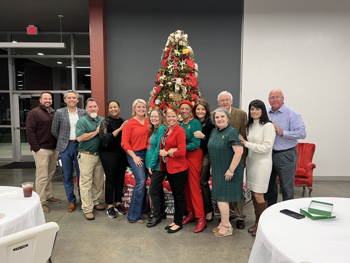 Wishing everyone a safe and Merry Christmas from the Tangi Tourism family! #Christmas2023 #tangitourism #crossroadsofla